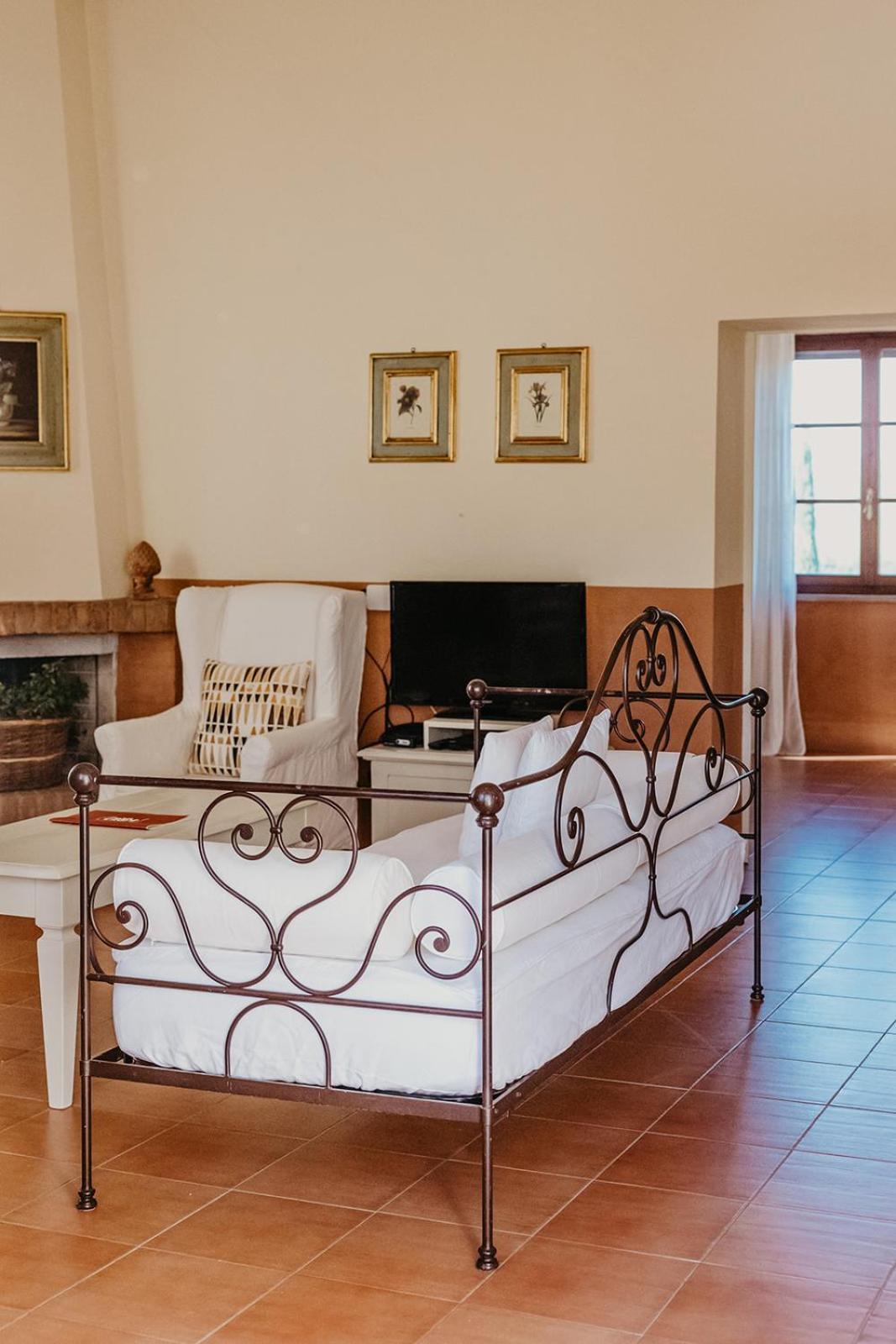 Poggio Cornetto Apartment บิบโบนา ภายนอก รูปภาพ